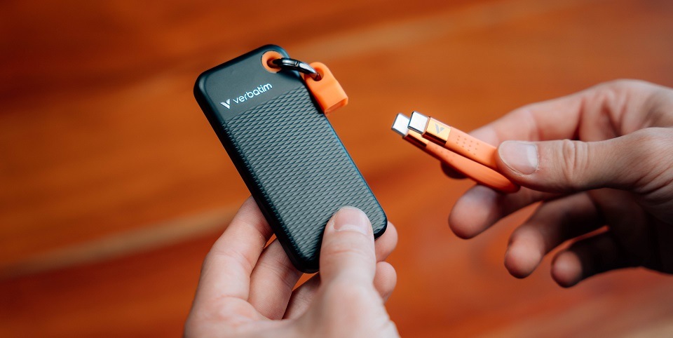 SSD externý Verbatim Pocket 1TB čierny/oranžový SSD externý Verbatim Pocket 1TB čierny/oranžový