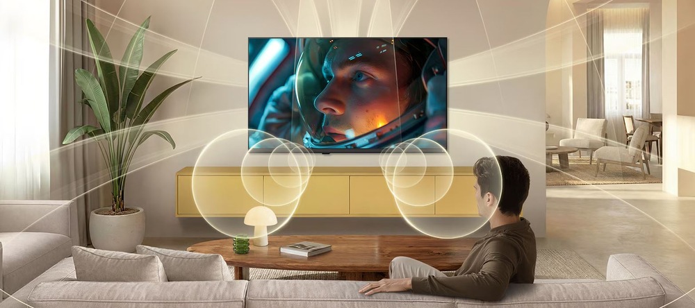 Televízia LG 43LB6500 v obývacej izbe s priestorovým zvukom pri sledovaní filmu