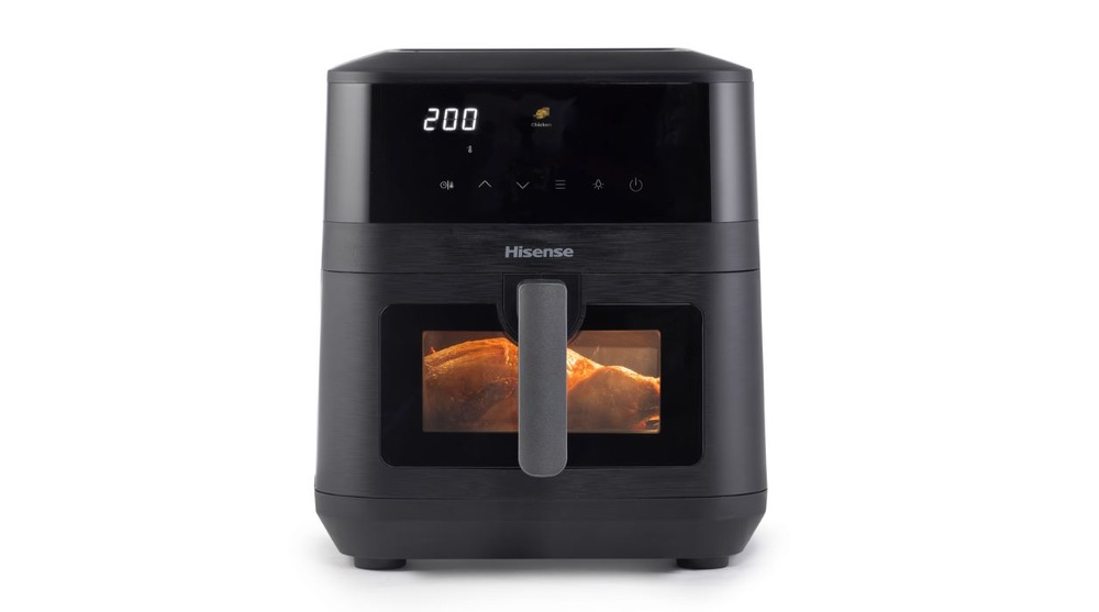 Fritéza teplovzdušná Hisense HAF2100DCD DUAL HEATER čierna teplovzdušná friteza Hisense HAF2100DCD s osvetleným vnútrom.