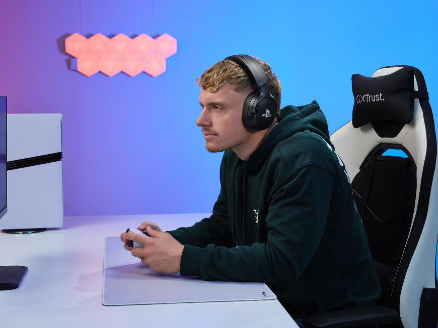 Hranie na PlayStation 5 s headsetom Trust GXT 499 Forta Wireless