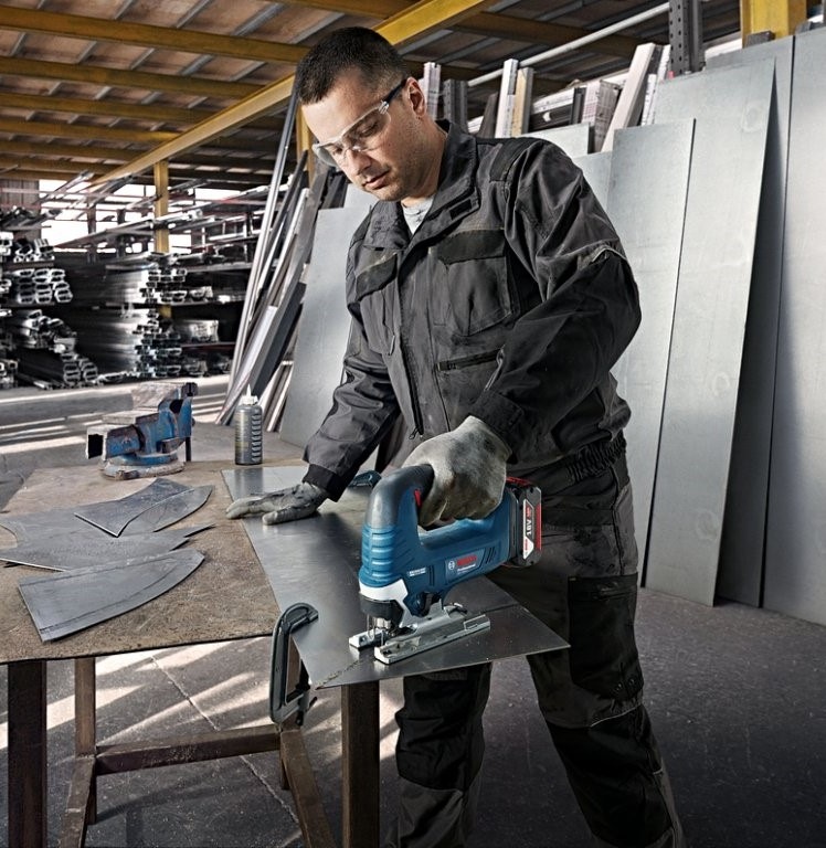 Priamočiara píla Bosch Professional GST 185-LI (s batériou)