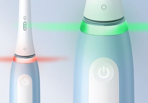 Zubná kefka Oral-B iO Series 3 Black s cestovným puzdrom čierna Zubná kefka Oral-B iO Series 3 Black s cestovným puzdrom čierna