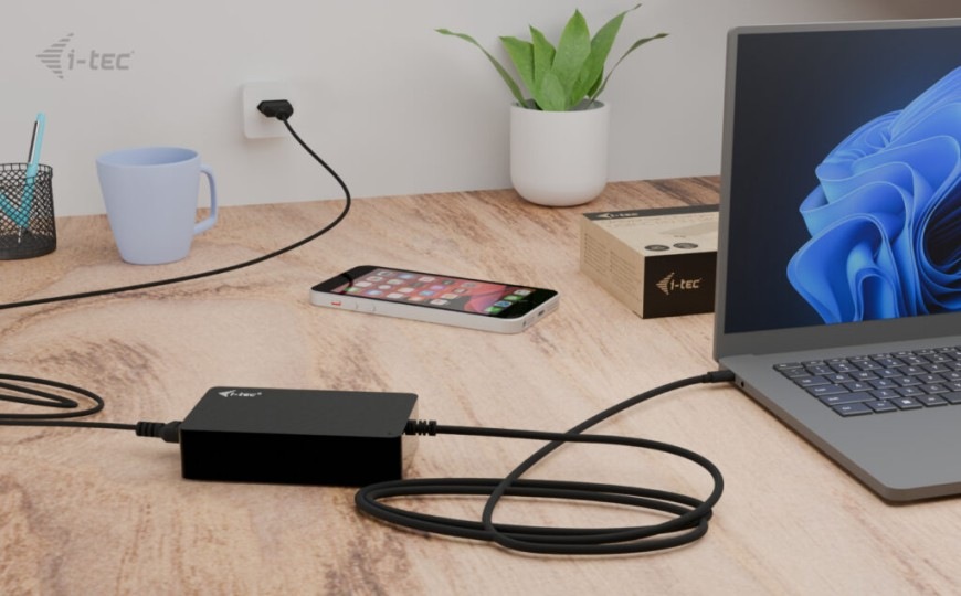 Univerzálny napájací adaptér i-tec Universal Charger napája notebook