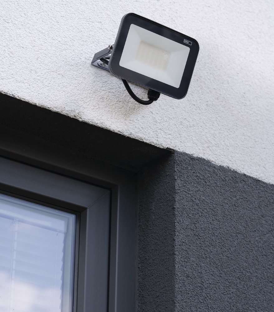 Reflektor EMOS INOVO 30W 3300LM IP65 NW čierny Reflektor EMOS INOVO 30W 3300LM IP65 NW - čierny
