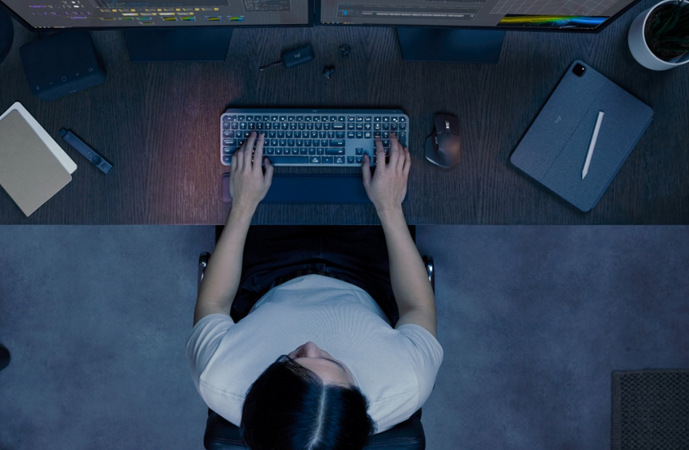 Klávesnica s myšou Logitech MX Keys S Combo, US layout - grafitová grafitová farba Klávesnica s myšou Logitech MX Keys S Combo, US layout - grafitová grafitová farba