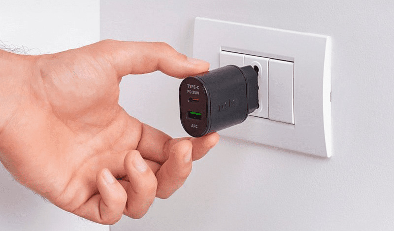 Nabíjačka do siete SBS USB-A/USB-C 25W čierna Nabíjačka do siete SBS USB-A/USB-C 25W čierna