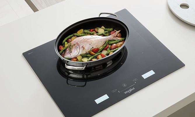 Indukčná varná doska Whirlpool W Collection SMO 658C/BT/IXL čierna