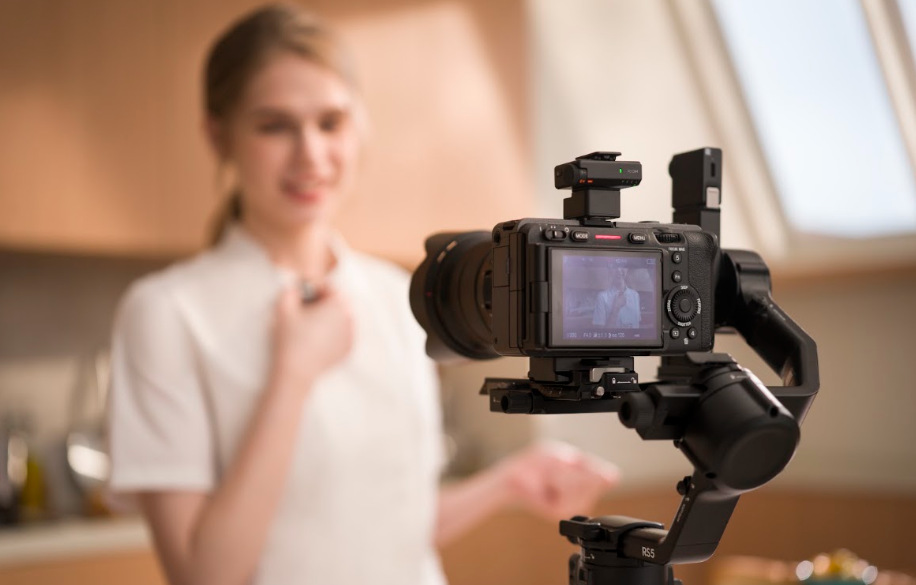 Mikrofón DJI Mic Mini 2S (1 TX + 1 RX) čierny S DJI Mic Mini 2S je možné k jednému prijímaču pripojiť až štyri vysielače