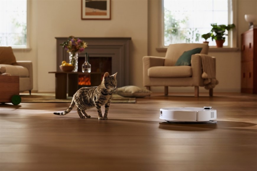 Mačka a vysávač Roborock Qrevo Edge 2 s mopom na hygienické upratovanie