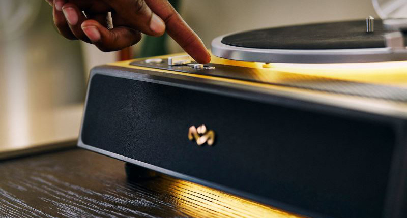 Gramofón Marley Soul Rebel čierny/hnedý Bluetooth umožňuje pohodlné bezdrôtové streamovanie hudby z telefónu, tabletu aj notebooku.