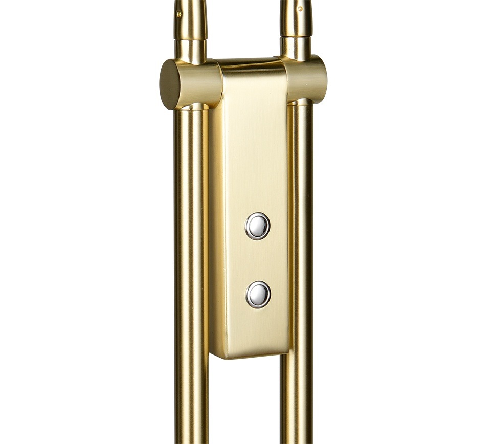 Stojacia lampa TRIO 423310208 MONZA je vytvorená na základe kovovej konštrukcie