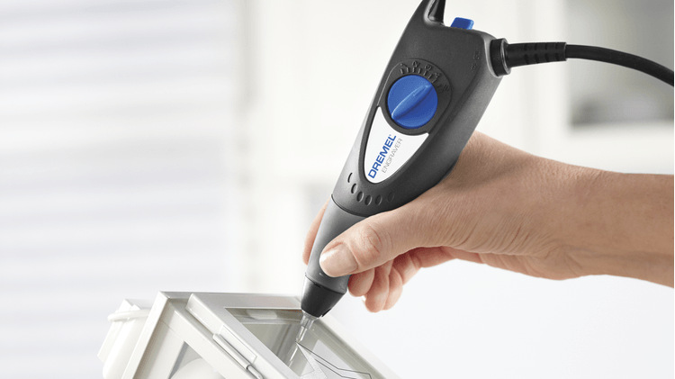 Priama brúska Dremel Engraver (290-1) je vybavená ergonomickou pogumovanou rukoväťou