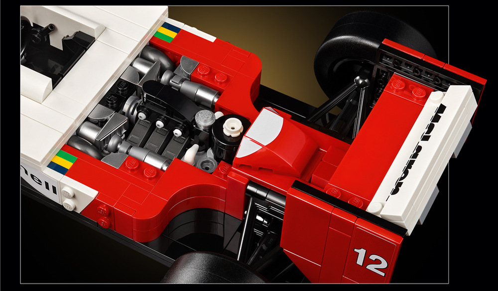 Stavebnica LEGO® Icons 10330 McLaren MP4/4 a Ayrton Senna Aplikácia LEGO Builder vykoná staviteľa jednotlivými krokmi pomocou prehľadného digitálneho návodu.