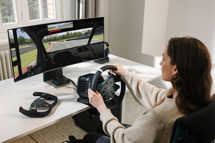 Volant Logitech G RS50 System for Xbox/PC čierny Zostava Logitech G RS50 poskytuje autentický zážitok z riadenia vďaka vysokému výkonu a priamemu prenosu sily do volantu