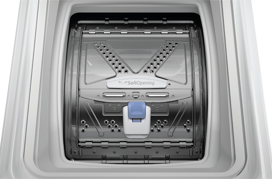 Práčka Whirlpool TW621DBSWEE biela Detail obrázku s tlmeným otváraním práčky.