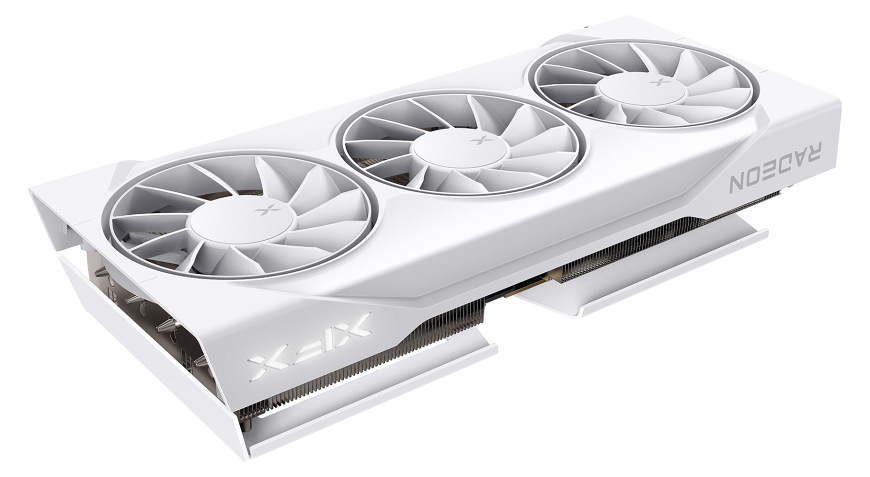 Grafická karta XFX Swift White AMD Radeon RX 9060 XT OC 16GB Triple Fan Šikmý pohľad na XFX Radeon RX 9060 XT OC s trojitým chladením a minimalistickým bielym designom