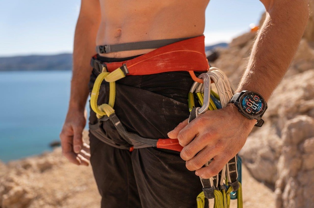 Inteligentné hodinky Garmin fenix 8 43 mm AMOLED - Silver / Whitestone Silicone Band Inteligentné hodinky Garmin fenix 8 43 mm AMOLED - Silver / Whitestone Silicone Band