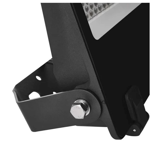 Reflektor EMOS AVENO, 150W, 24000lm, neutrálna biela čierny LED REFLEKTOR AVENO 150W 24000LM IP66 NW