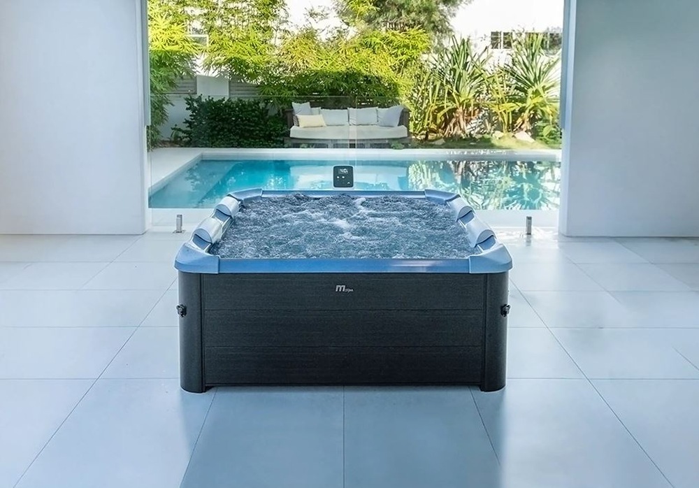 Vírivka MSpa OSLO SAPPHIRE F-SA063W Thermo 2026 čierna Vírivka MSPA OSLO SAPPHIRE F-SA063W Thermo 2026 v exteriéri