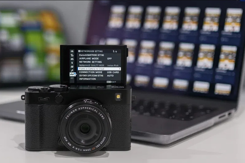 Fujifilm X-E5 je pripravený aj na jednoduché zdieľanie materiálov