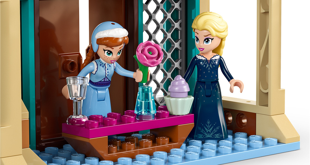 Stavebnica LEGO® │ Disney Ľadové kráľovstvo 43265 Hrad Arendelle z filmu Ľadové kráľovstvo Hrad zo 177 dielikov LEGO meria 25 cm as digitálnym návodom ponúka zábavu aj deťom od piatich rokov.