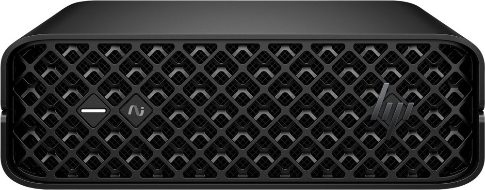 PC mini HP Z2 Mini G1i čierny Na obrázku je kompaktný stolný počítač HP Z2 Mini G1i v čiernom prevedení. Je fotený spredu a má nízke, široké telo so zaoblenými rohmi. Celú prednú stranu kryje výrazná čierna mriežka s hustým geometrickým vzorom. Vľavo sú dva malé ovládacie prvky a vpravo logo HP.