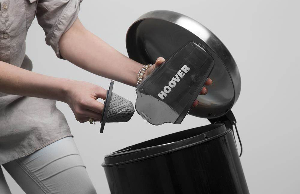 Tyčový vysávač Hoover Freemotion FM18LI 011 čierny/červený Tyčový vysávač Hoover Freemotion FM18LI 011 čierny/červený