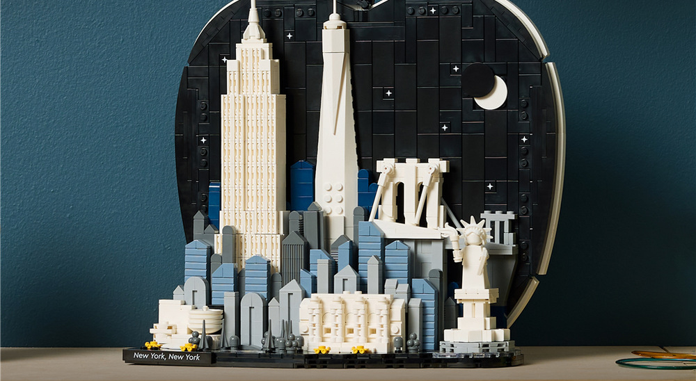 Stavebnica LEGO® Architecture 21066 New York – Velké jablko Zostavovanie pamiatok ponúka dospelým kreatívny projekt, ktorý pripomenie návštevu New Yorku alebo priblíži jeho atmosféru.