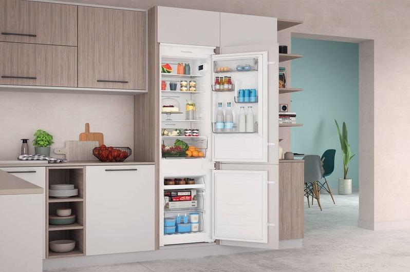 Chladnička s mrazničkou Indesit INC18 T112 biela Chladnička kombinovaná Indesit INC18 T112 NoFrost, vstavaná, možnosť zmeny smeru otvárania dvierok
