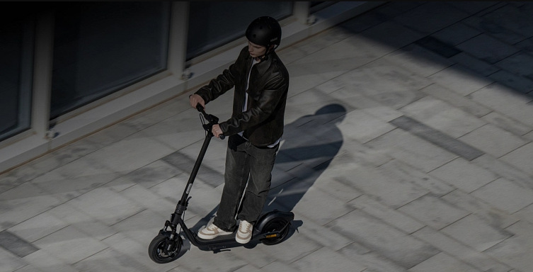 Elektrická kolobežka Segway eKickScooter F2 Pro EII antracitová farba „“