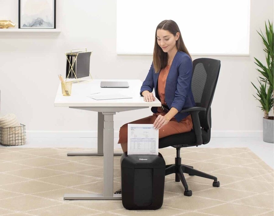 Skartovač Fellowes LX 41 M čierny Skartovač Fellowes LX 41 M čierny