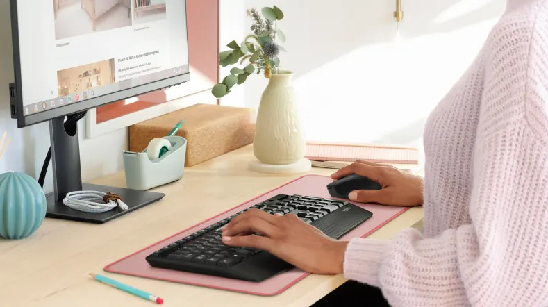 Klávesnica s myšou Logitech Wireless Combo MK345, CZ/SK čierna