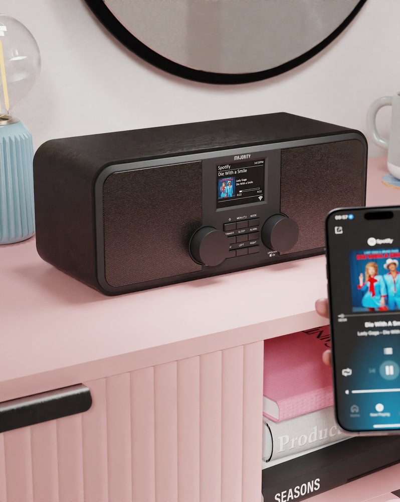 Internetové rádio s DAB+ Majority Rostoc pri prehrávaní hudby zo Spotify prostredníctvom smartfónu