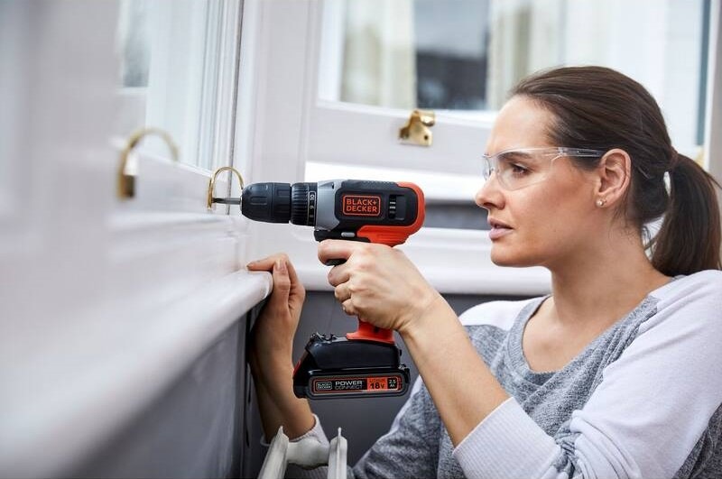 Vŕtací skrutkovač Black-Decker BCD001C1-QW (s batériou) Vŕtací skrutkovač Black-Decker BCD001C1-QW (s batériou)