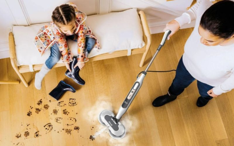 Parný mop Shark S8201EU Steam & Scrub biely Parný mop Shark S8201EU Steam & Scrub biely