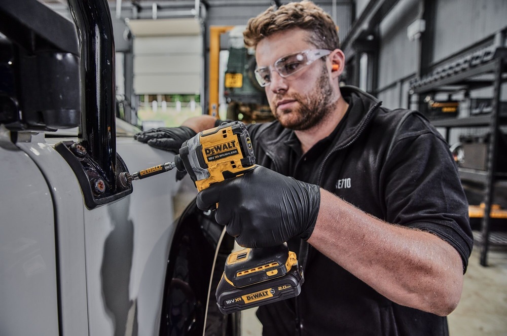 Rázový skrutkovač Dewalt XR 18V DCF850NT-XJ (bez batérie) Rázový skrutkovač Dewalt XR 18V DCF850NT-XJ (bez batérie)