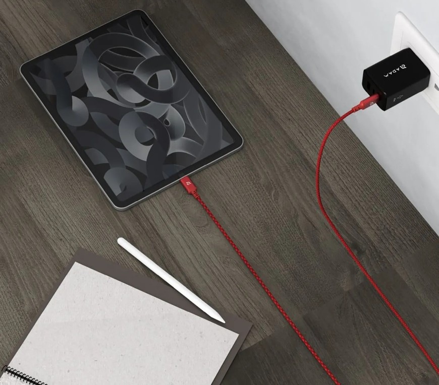 Kábel ADAM Elements CASA S120 USB-C/USB-C 60W, 1,2 m červený Kábel ADAM Elements CASA S120 USB-C/USB-C s výkonom 60 W nabíja tablet