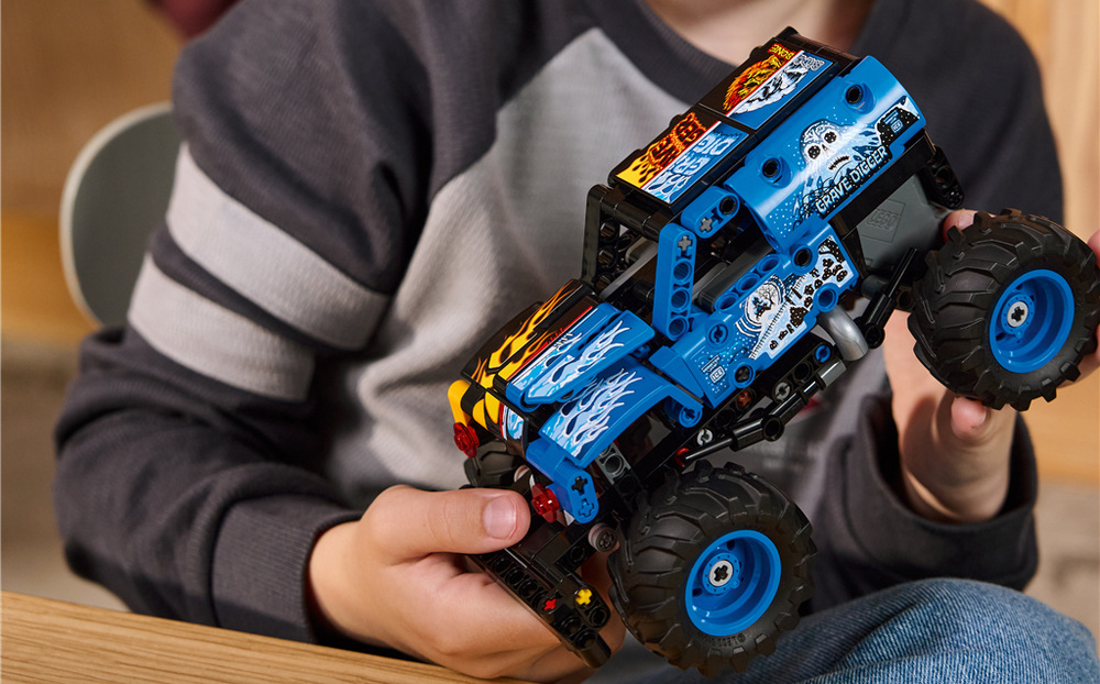 Stavebnica LEGO® Technic 42219 Monster Jam™ Grave Digger™ Oheň a led Aplikácia LEGO Builder ponúka 3D návod a uľahčuje stavanie modelu z 263 dielikov LEGO Technic