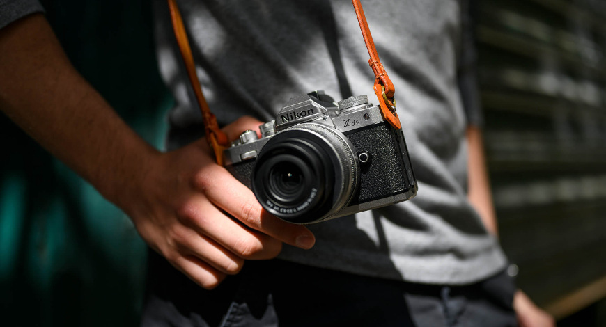 Digitálny fotoaparát Nikon Z fc + 16–50 VR Nikon Z fc + NIKKOR Z DX 16-50 mm f/3.5-6.3 VR, černá/stříbrná