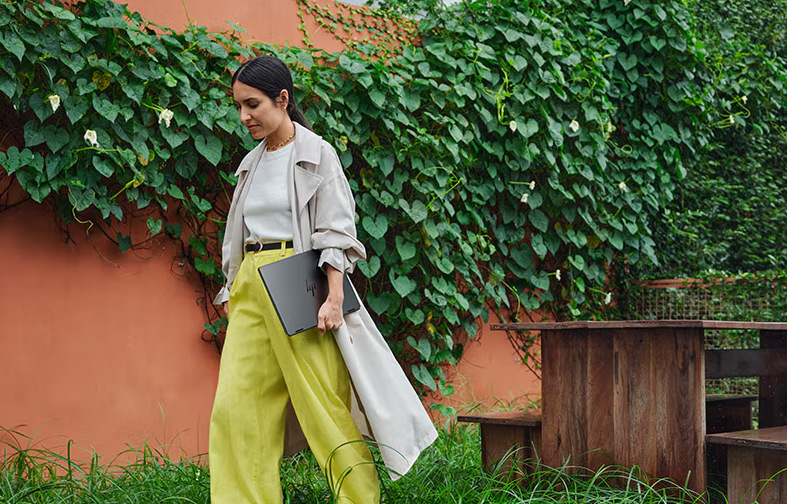 Notebook HP OmniBook Ultra Flip 14-fh0000nc modrý Notebook HP OmniBook Ultra Flip 14-fh0000nc modrý