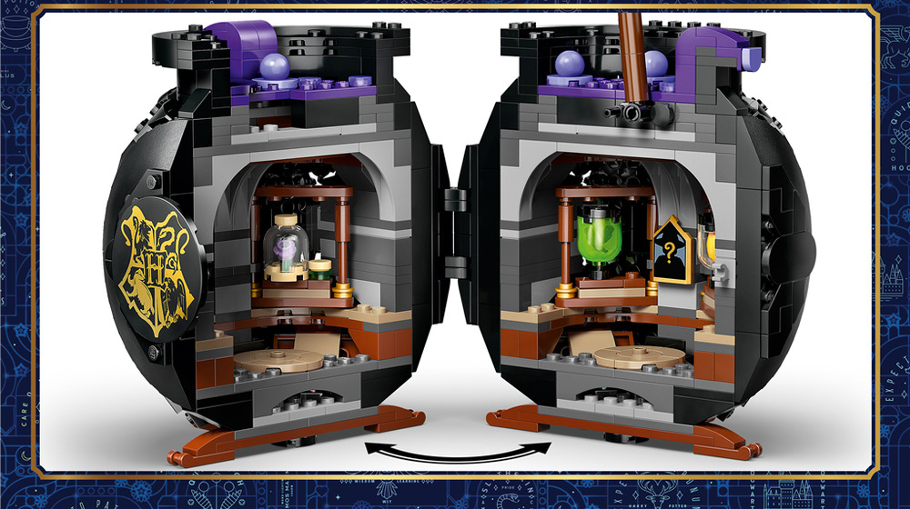 Kotlík meria cez 20 cm a po otvorení ponúka učebňu lektvarov, ktorú dopĺňa aplikácia LEGO Builder.