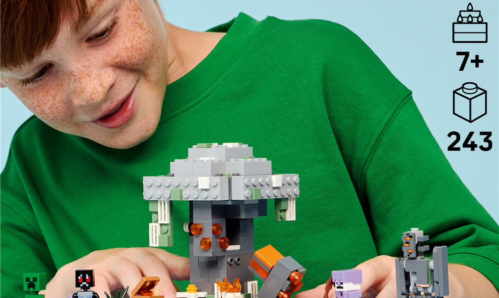 Stavebnica LEGO® Minecraft® 21586 Bledá zahrada Bledý dub ukrýva tajomné prvky a mechanizmus, ktorý po odhalení nechá zo stromu vystúpiť nepriateľského Creakinga.