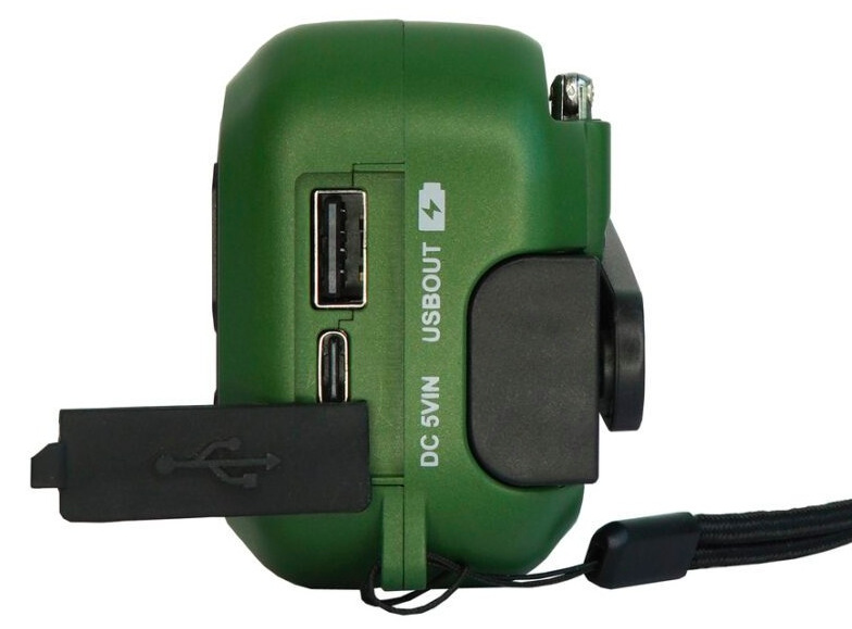 Zadné konektory USB výstup a USB-C vstup pre nabíjanie zariadenia a doplnenie energie