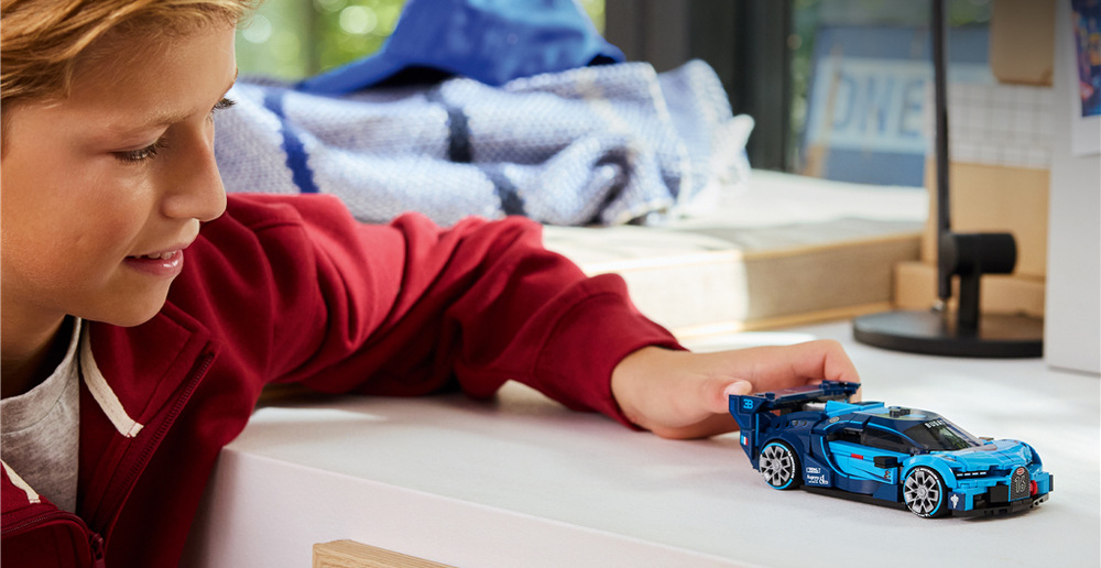 Stavebnica LEGO® Speed Champions 77253 Hypersportovní auto Bugatti Vision GT Model z 284 dielikov meria 14 cm a vďaka aplikácii LEGO Builder ponúka interaktívny 3D návod na stavanie.
