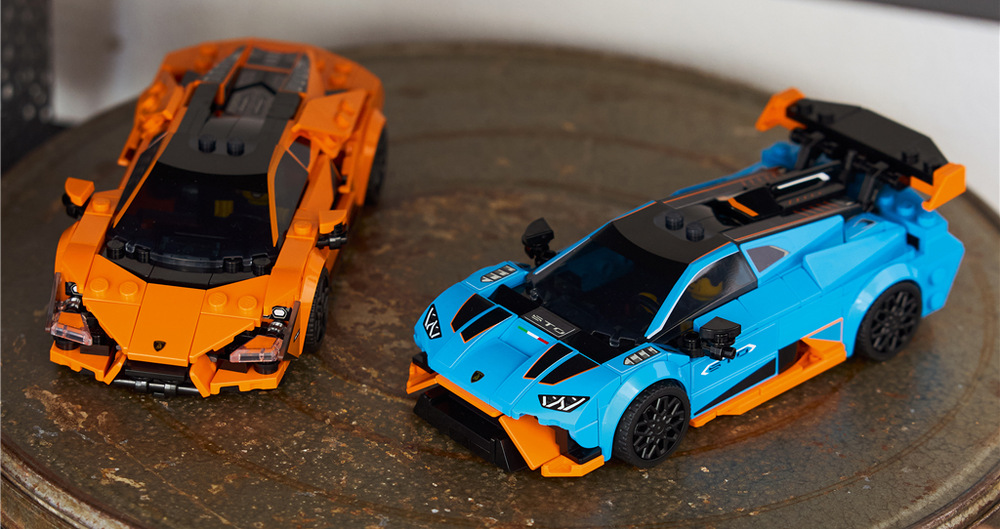 Stavebnica LEGO® Speed Champions 77238 Lamborghini Revuelto a Huracán STO Stavebnica ponúka dvojicu talianskych superšportov Lamborghini Revuelto a Huracán STO s prepracovanými detailmi.
