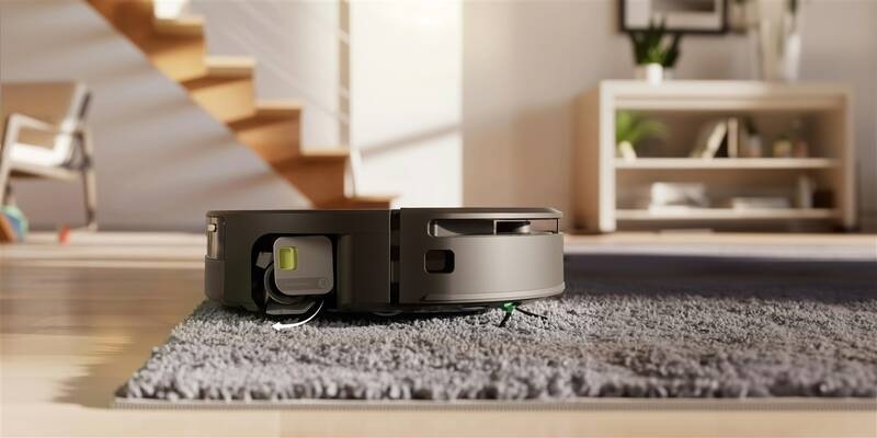 Robotický vysávač iRobot Roomba Max 775 Combo + AutoWash dock vysáva koberec.