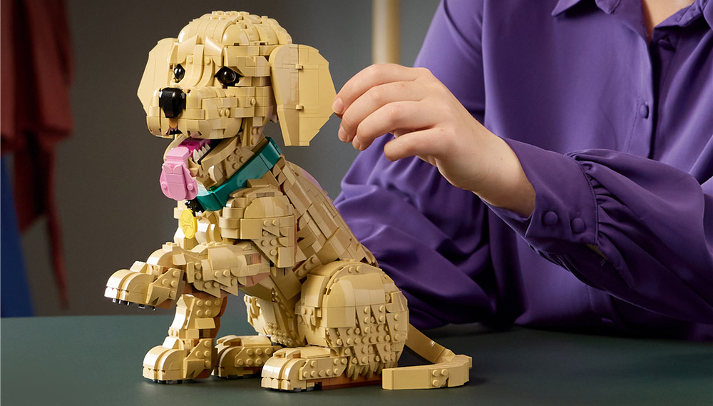 Stavebnica LEGO® Icons 11384 Štěně zlatého retrívra Pohyblivá hlava, uši, chvost a končatiny umožňujú meniť postoj psíka a vytvárať rôzne výrazy.