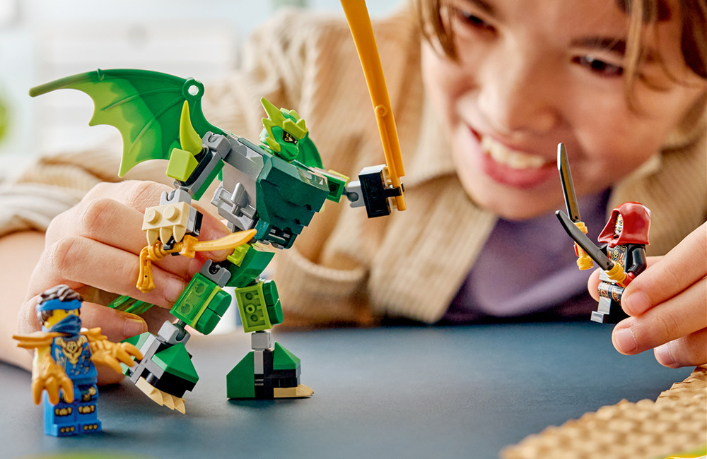 Dračí robot ponúka pohyblivé končatiny, krídla, chvost aj otvárací kokpit
