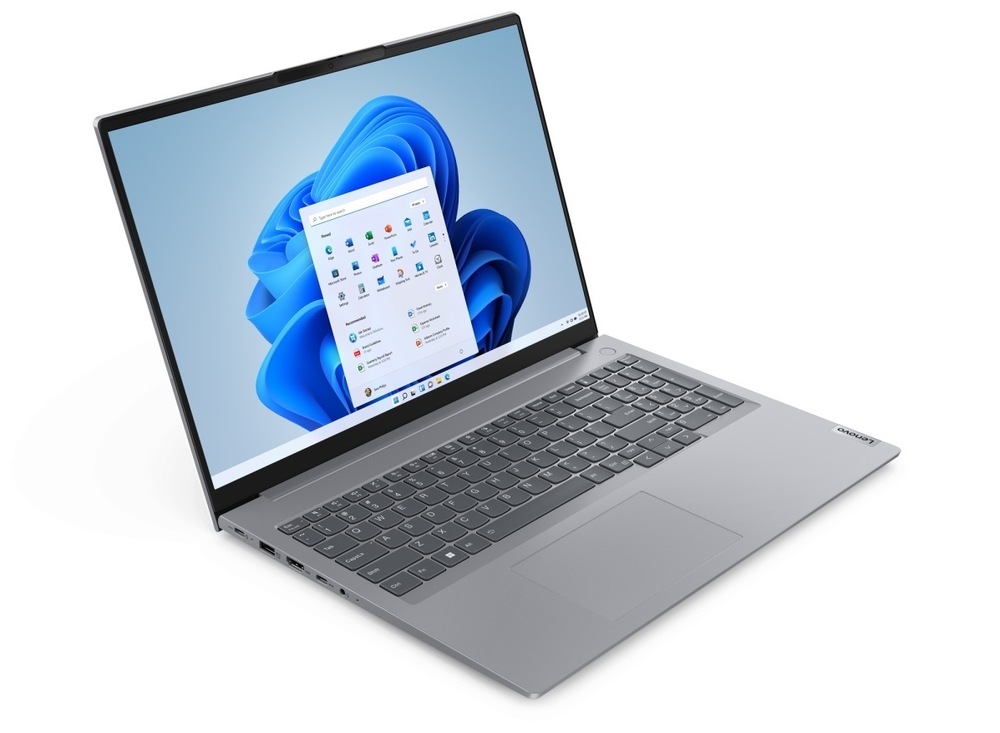 Otvorený a zapnutý notebook Lenovo ThinkBook 16p G6 ADR natočený doprava