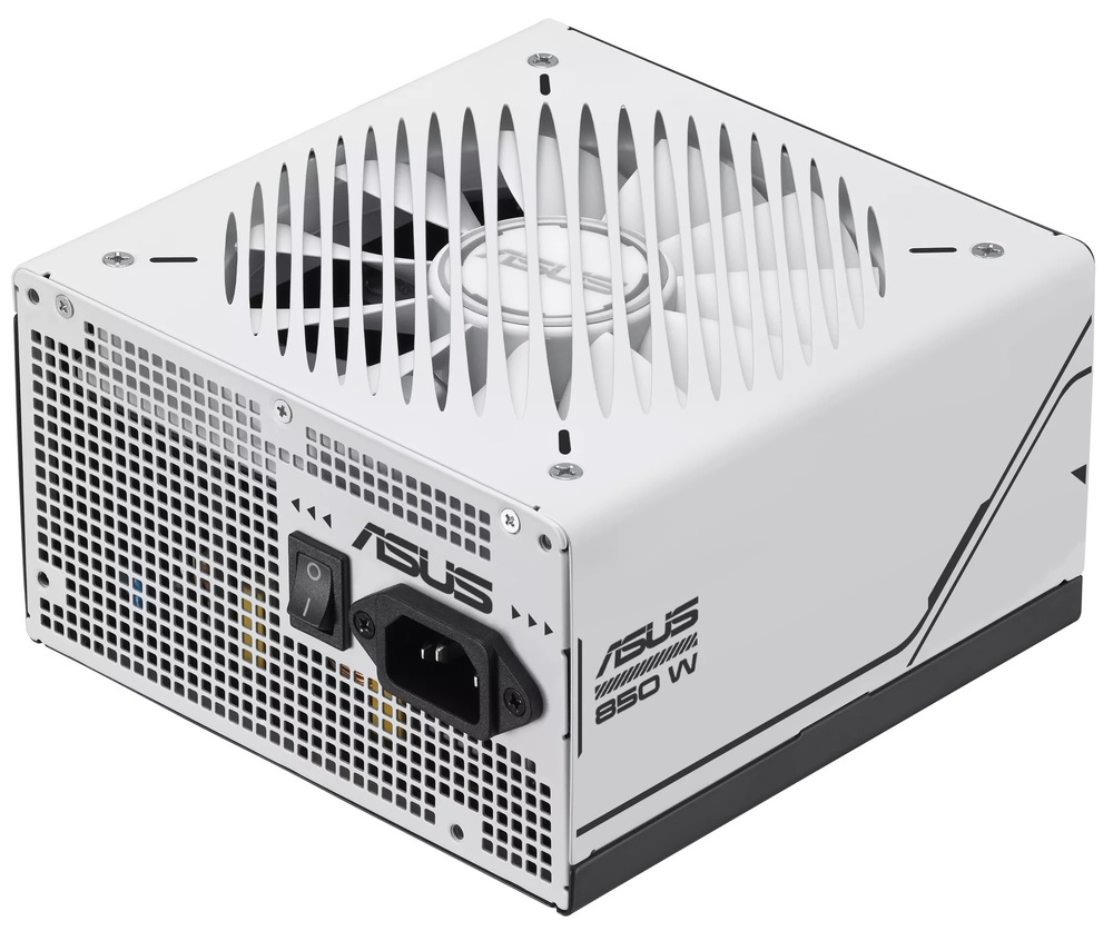 Pohľad na ležiaci zdroj na základni. Hore vidíme cez mriežku ventilátor. Na jednej bočnej strane má vypínač a vedľa neho port pre napájanie.